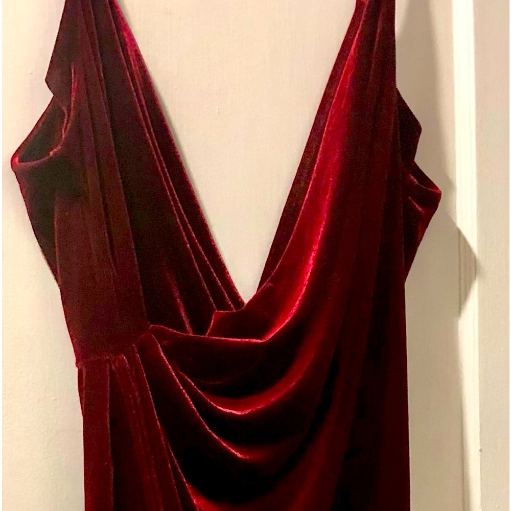 Previously worn once 2X FashionNova short red velvet dress!